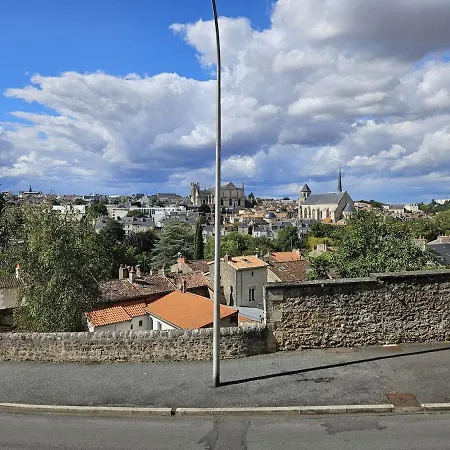 Duplex Le Coligny - Calme - Proche Centre Poitiers, Patinoire, Universite - Chu - Futuroscope A 20min *