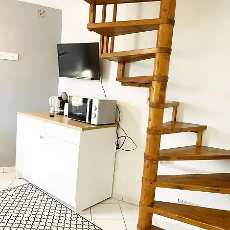 Duplex Le Coligny - Calme - Proche Centre Poitiers, Patinoire, Universite - Chu - Futuroscope A 20min Apartment