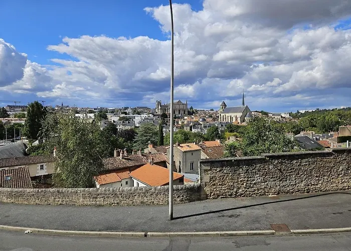 Duplex Le Coligny - Calme - Proche Centre Poitiers, Patinoire, Universite - Chu - Futuroscope A 20min *