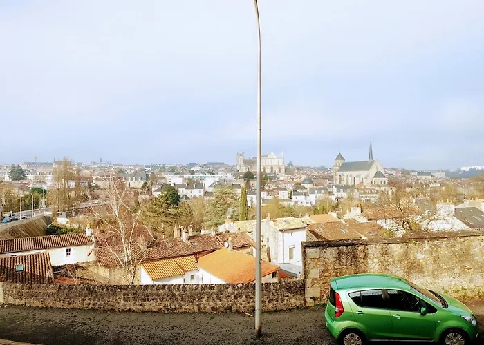 Lägenhet Duplex Le Coligny - Calme - Proche Centre Poitiers, Patinoire, Universite - Chu - Futuroscope A 20min